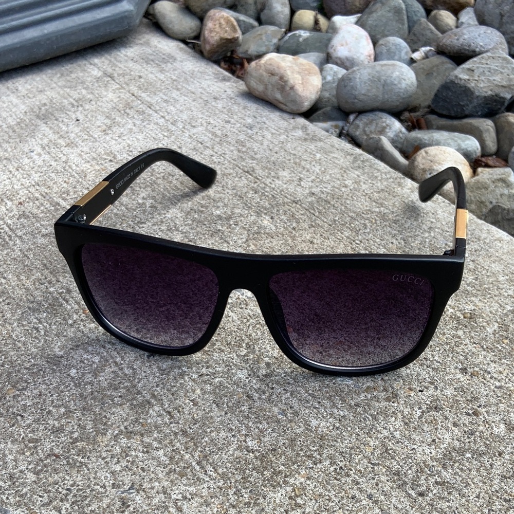 Gucci Black Sunglasses with Gold and Green-Red Stripe - Picture 3 of 4